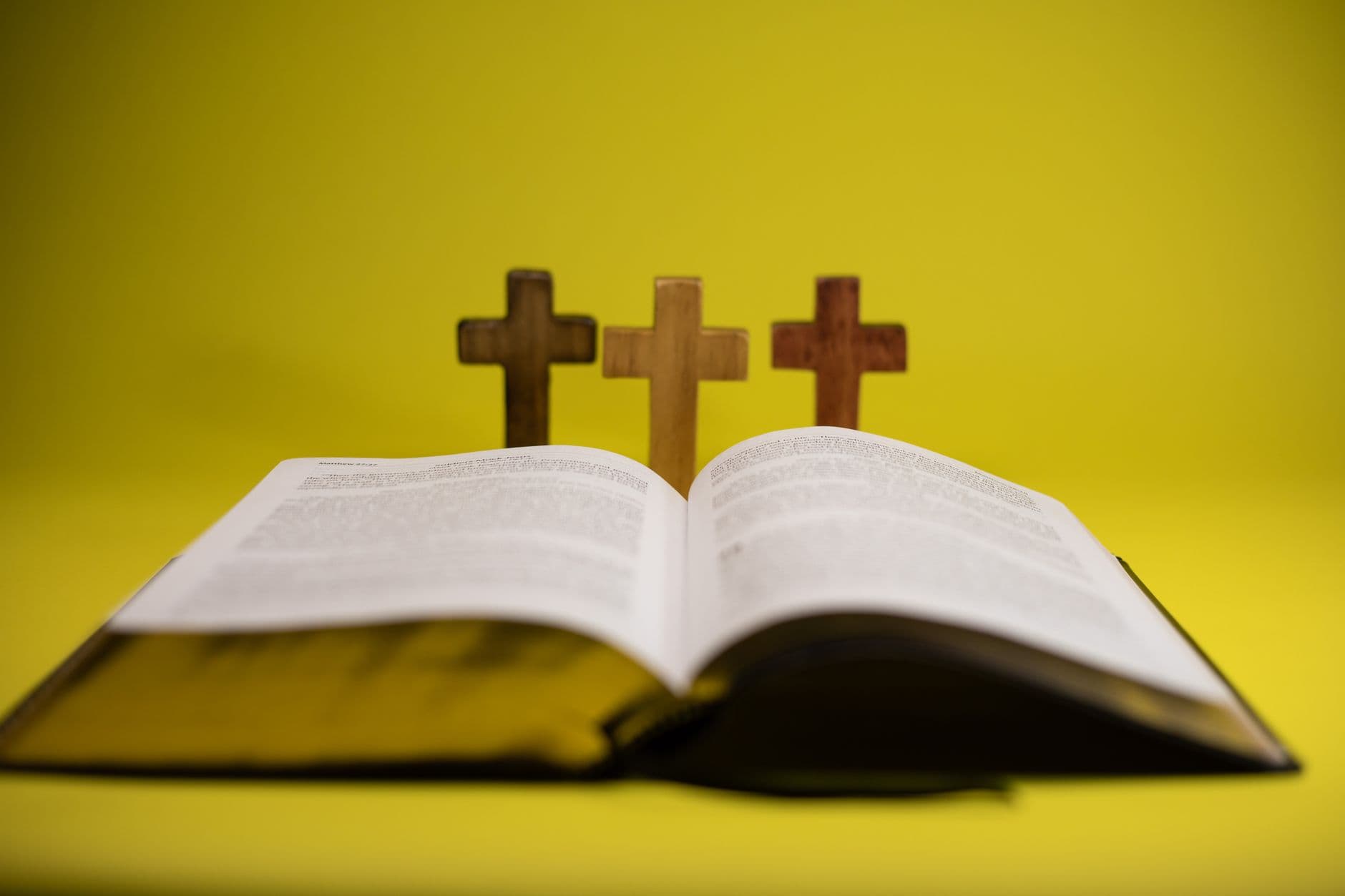 10 Powerful Ways to Use Cross References in the Bible for Deeper Study