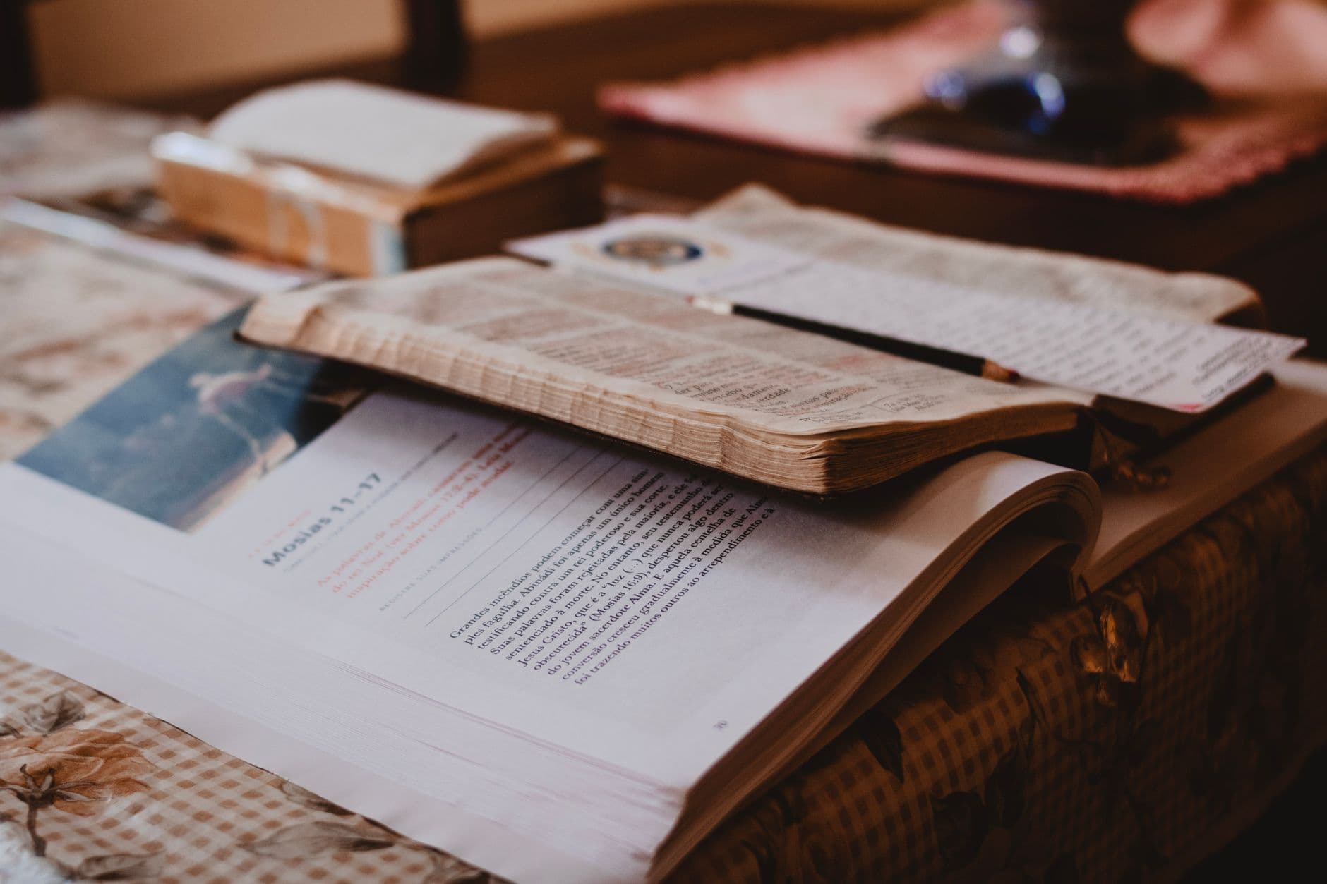 Biblical Context Meaning: How Bible Apps Can Help You Stop Misreading Scripture