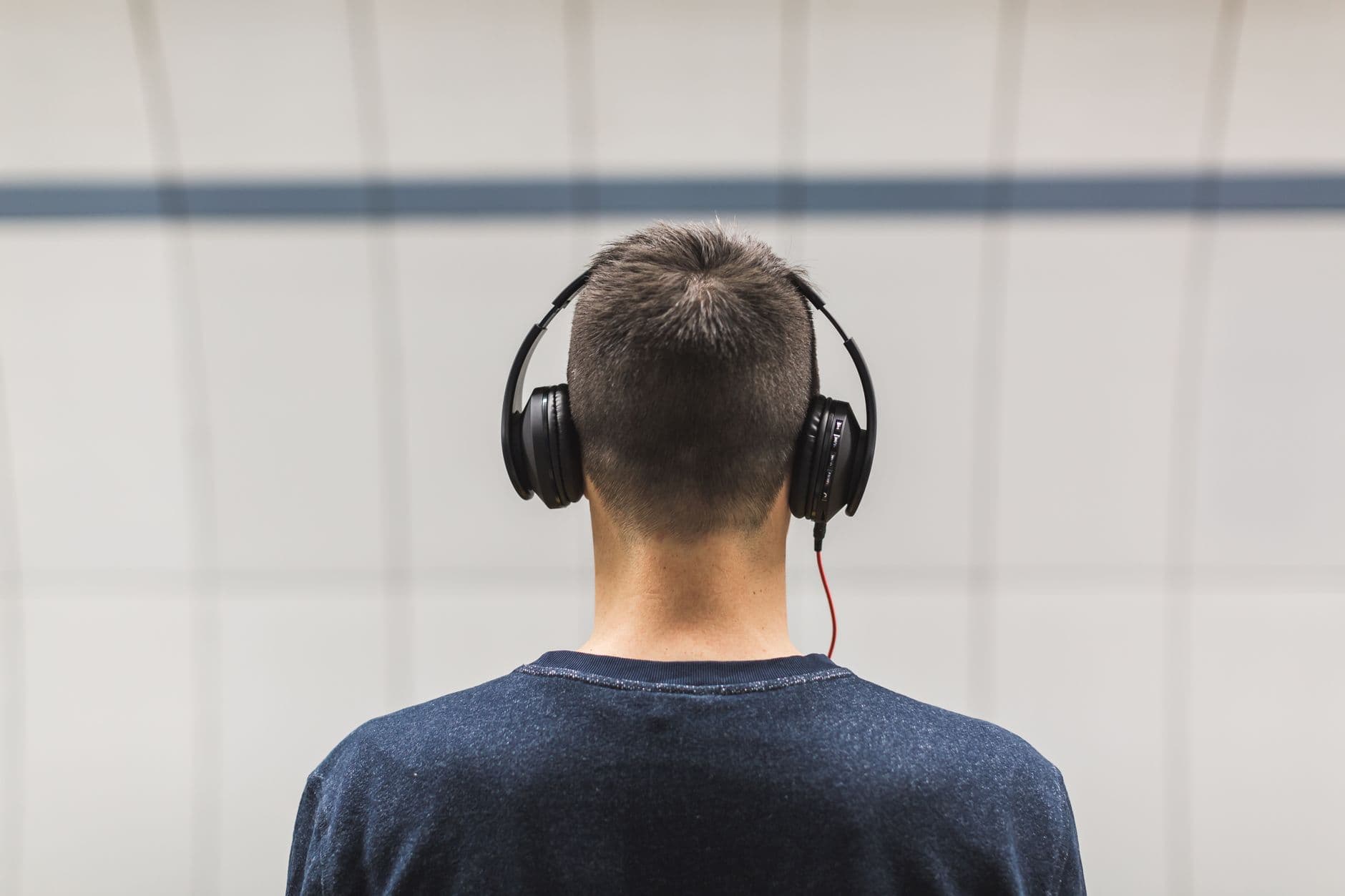 7 Best Bible Apps That Read to You: Audio + Visual Tools That Transform Daily Scripture Habits