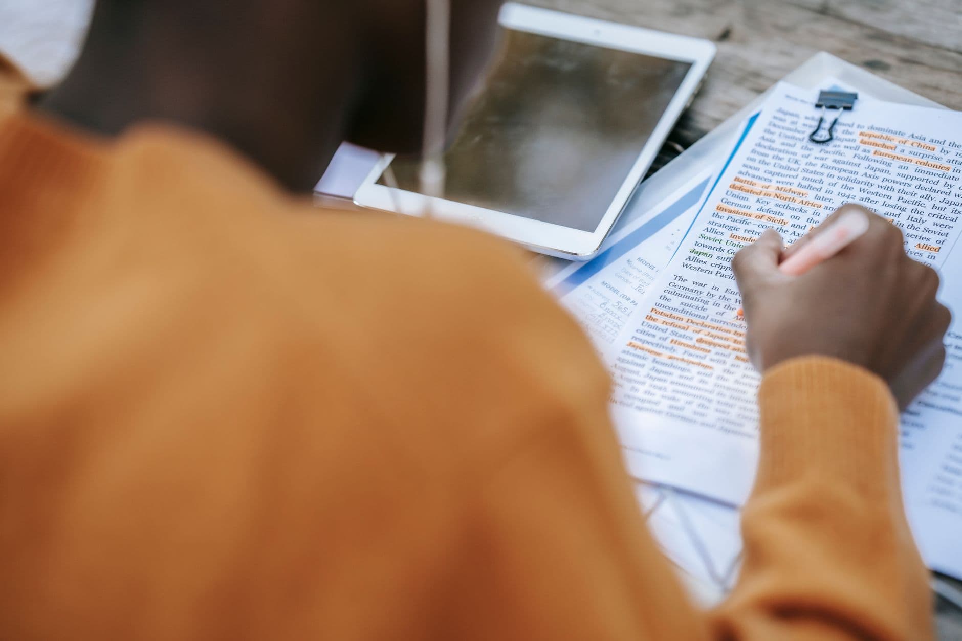 How to Read the Bible in Context: A Step-by-Step Guide Using a Bible Study App