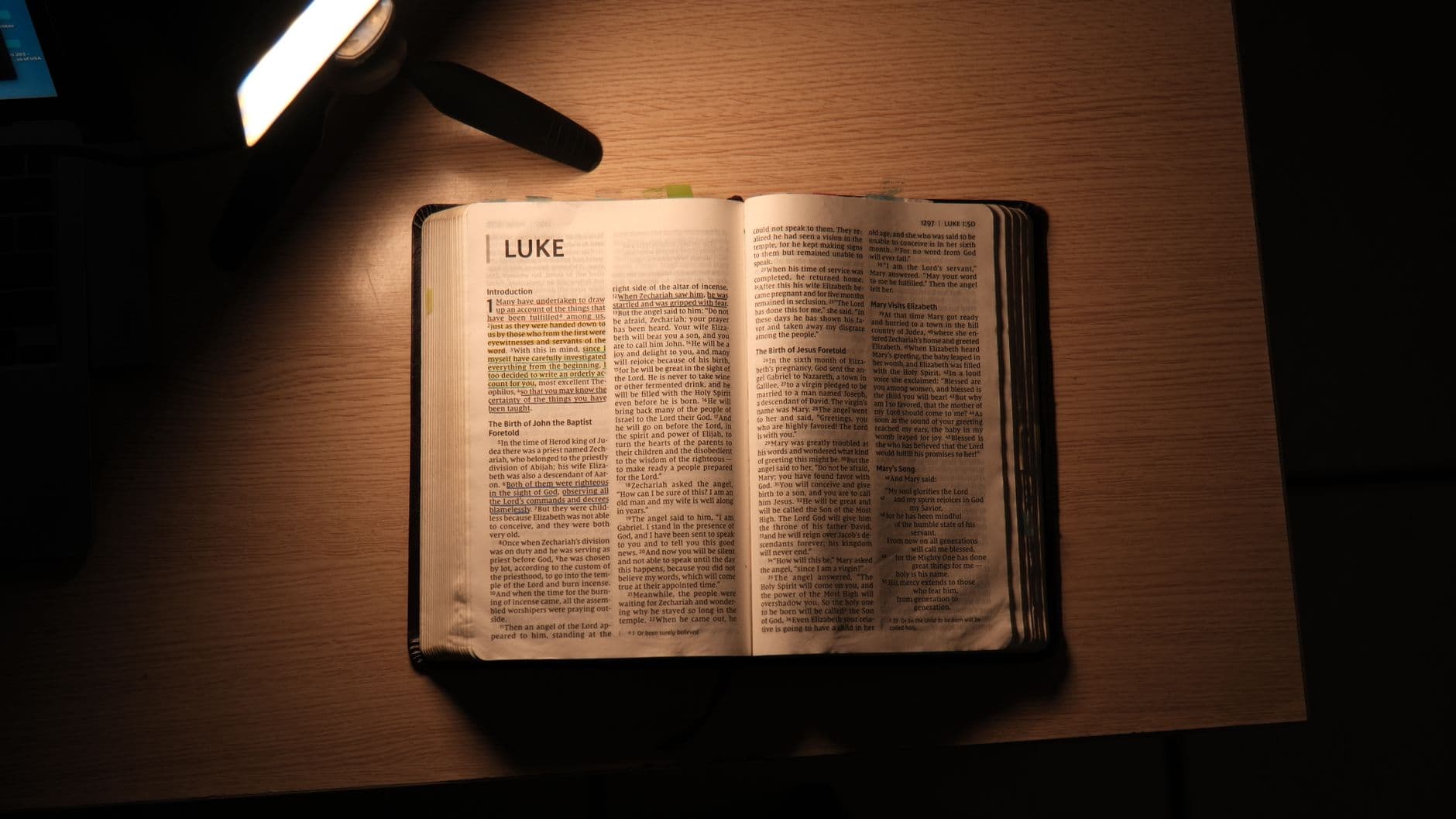 The Best Bible Translations for Study Apps: How Dynamic vs. Literal Versions Change Your Scripture Analysis