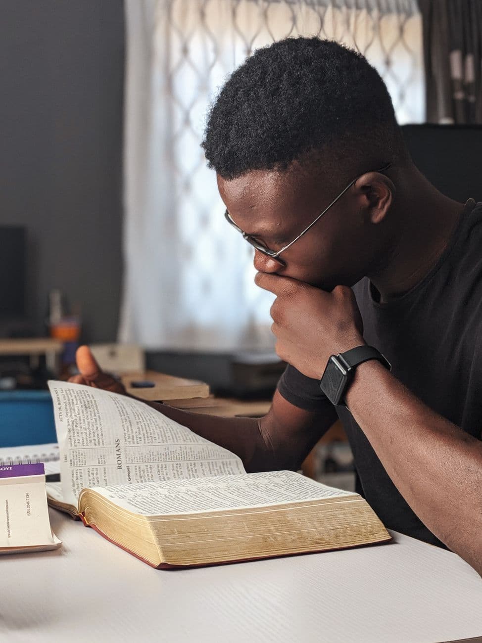 Free Christian Study Courses at Home: How Bible Apps Turn Your Phone into a Classroom