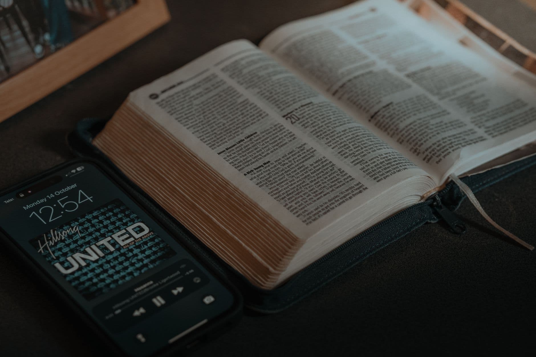 Free Bible Study Apps With Explanation: How to Get Study Bible-Level Insight on Your Phone