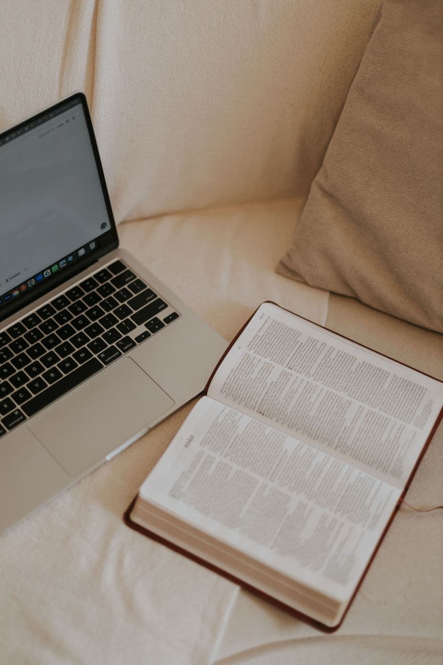 The 7 Best Free Bible Study Tools Online (That Go Beyond a Simple Bible App)